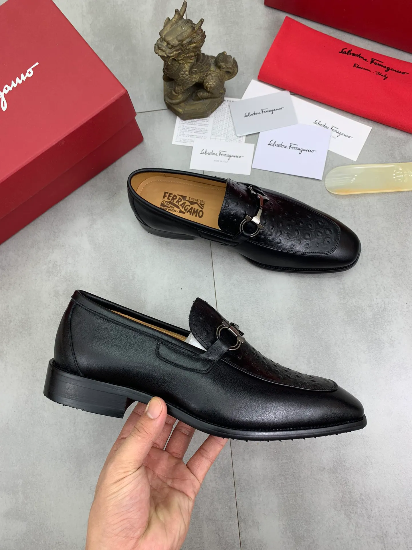 Men's Men's Shoes 💰P460💰[New Style] Water-dyed Niuli 🆘[Salvatore Ferragamo] Ferragamo's latest casual business leather shoes for men! Available at counters simultaneously! The fabric is made of specially imported original pebbled calfskin, and the lining is made of imported water-dyed cowhide. It is absolutely luxurious and leads the fashion trend. Matching code: 38-45 (46 can be customized) multiple colors available